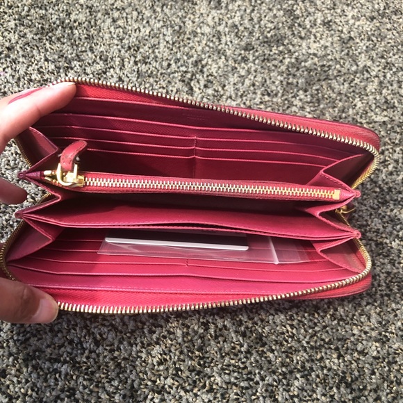 Prada Wallet - Picture 4 of 4